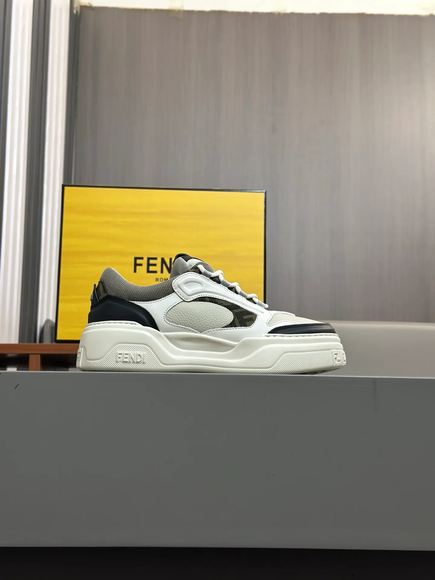 [FENDI] Fendi men's shoes 💰780💰 - High-end quality original casual sports shoes - Upper: Nappa calfskin, pebbled calfskin, tongue and heel; injection molded brand logo plastic module - Lining: brand canvas - Outsole: ultra-light T men's shoes 💰R foam rubber; molded outsole - Super high quality control, fine workmanship: highlighted (high-end, luxury, grade) -Size :39-44 (38, 45, can be customized)